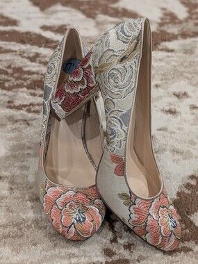 Floral Embroidered Women's Pumps